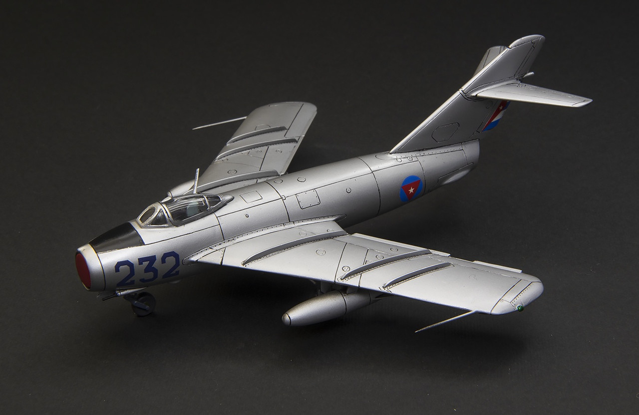 1:72 Zvezda MiG-17 - Ready for Inspection - Aircraft