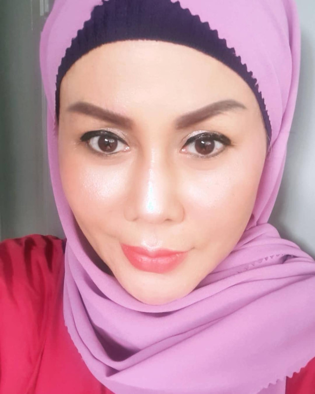 Mak Vera kini berhijab