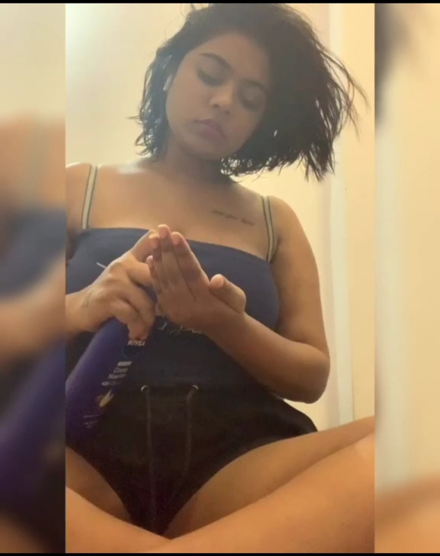 Cute girl rubbing pussy with lotion nude video