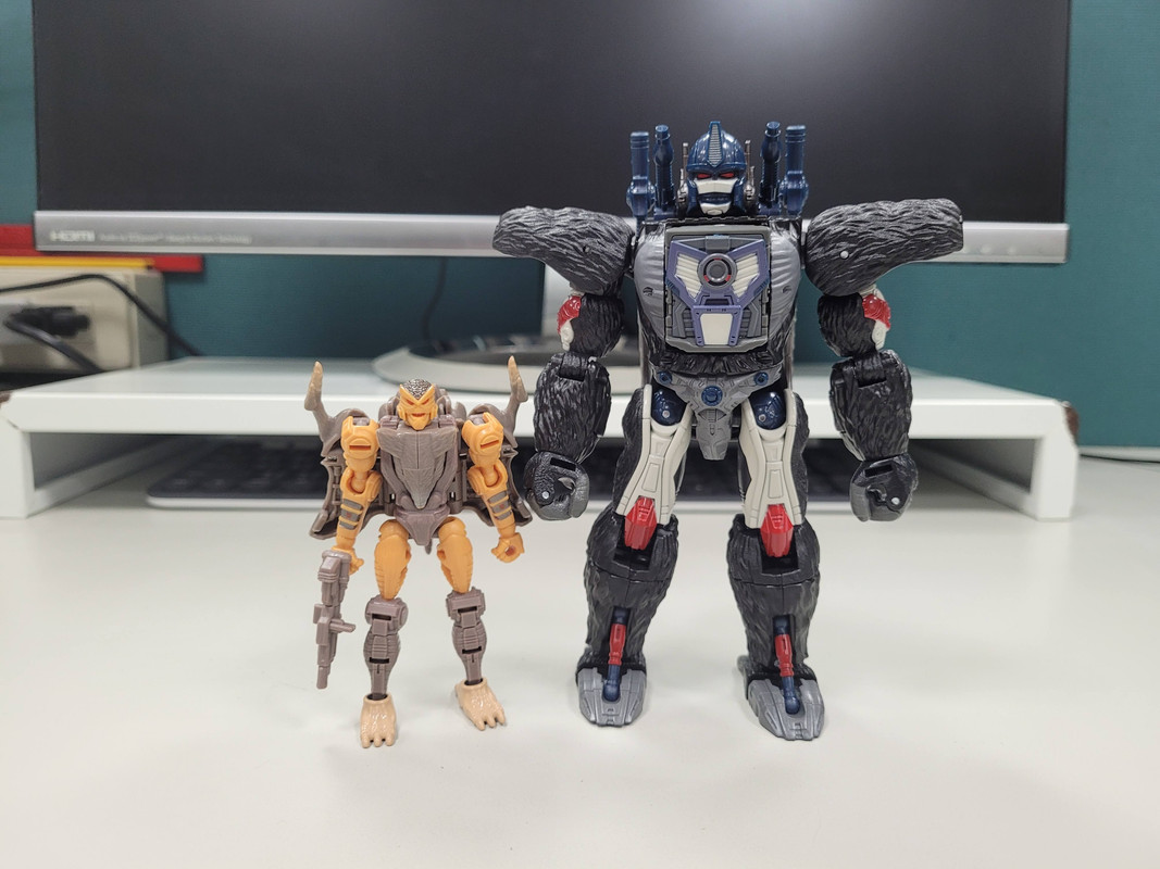 Netflix-War-For-Cybertron-Optimus-Primal-Rattrap-04