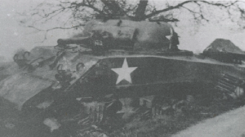 Sherman abatido por un Jagdtiger cerca de Neustadt