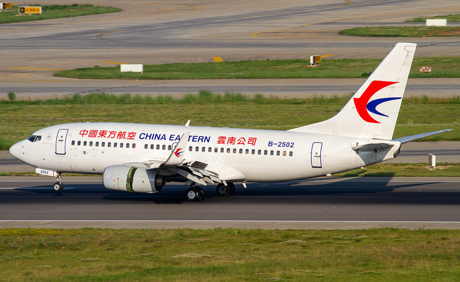 b-2502-china-eastern-airlines-boeing-737