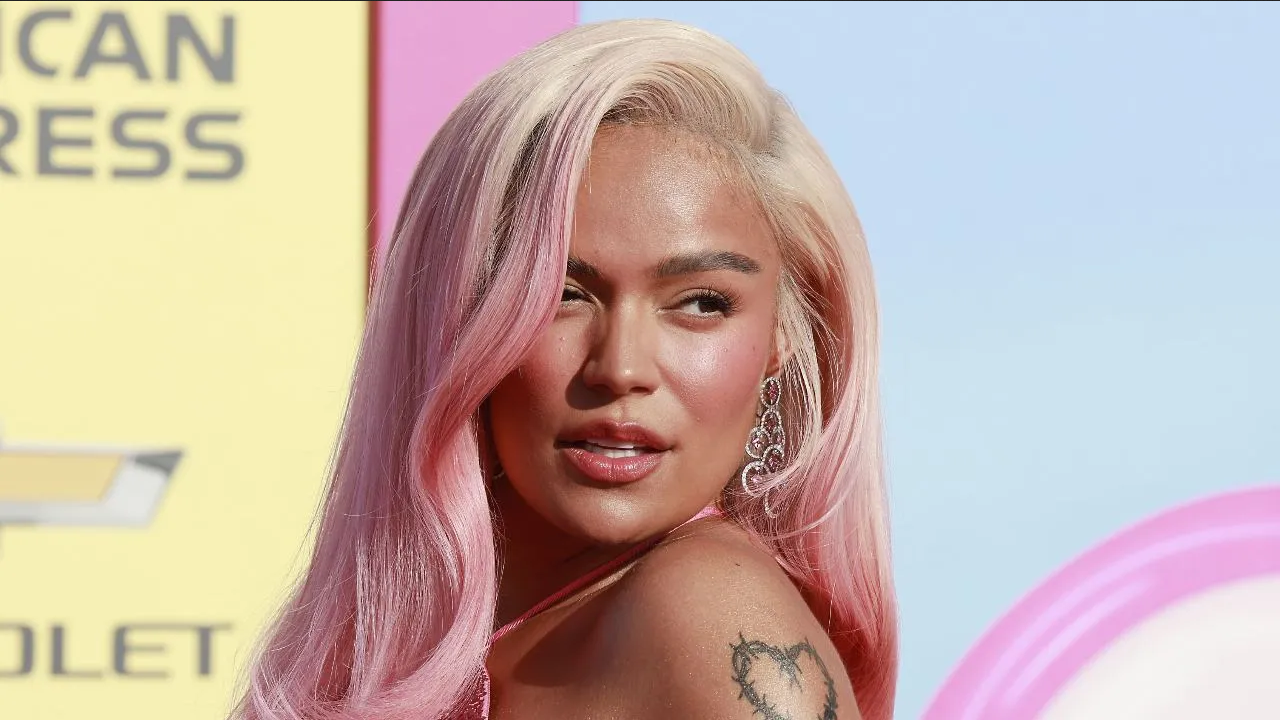 Exhiben a Karol G por usar referencias satánicas en su canción, ella responde