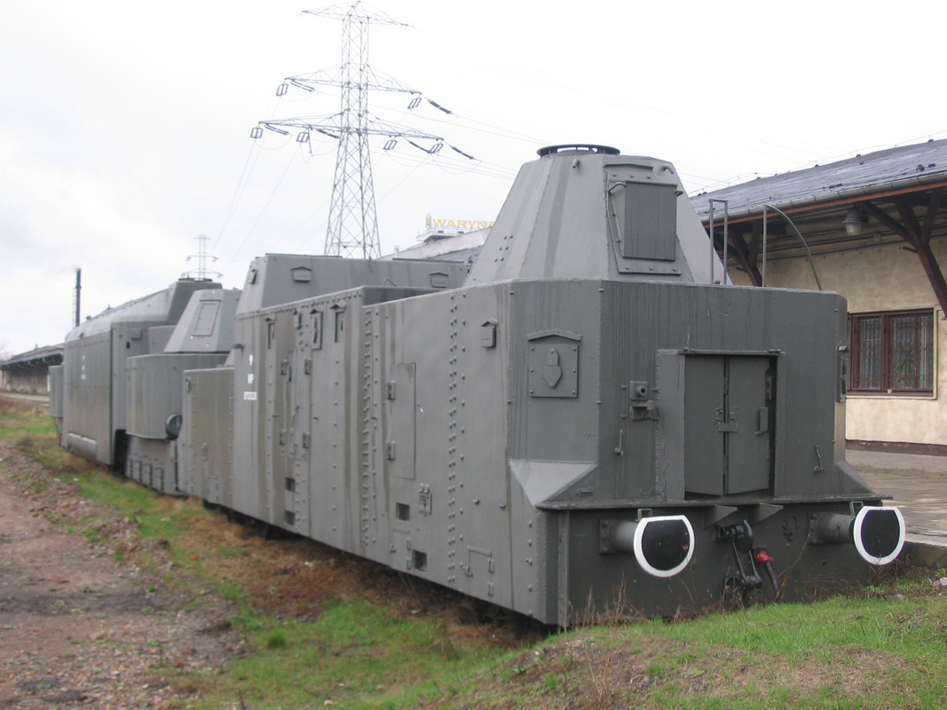 Train blinde - Page 5 Armoured-train-warsaw-railway-museum-7