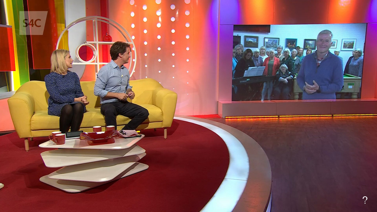 10.05 - 19.00.01 - Heno. 05 10 2022 Magazine programme, featuring sto....ts_snapshot_00.14.45.298