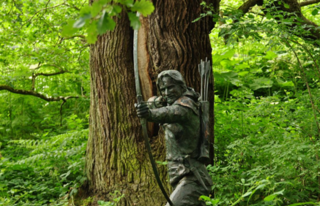 La statue de Robin des Bois dans la forêt de Sherwood