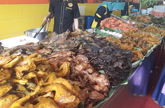 Ilustrasi sajian kuliner di Warung Nasi Alam Sunda.