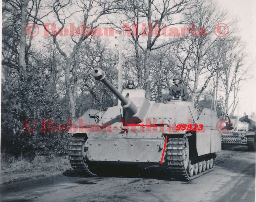 Foto Sturmgeschütz Langrohr Zimmerit Seitenschürzen Nummer 95823 STUG SFL
