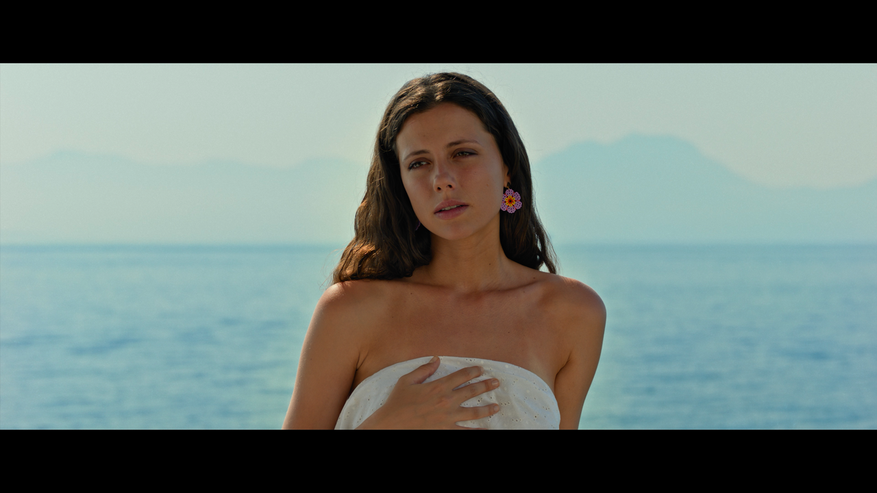 mpv-shot_Parthenope.2024.2160p.UHD.BDRemux.HDR.HEVC-Нечипорук_00_09_51_0002