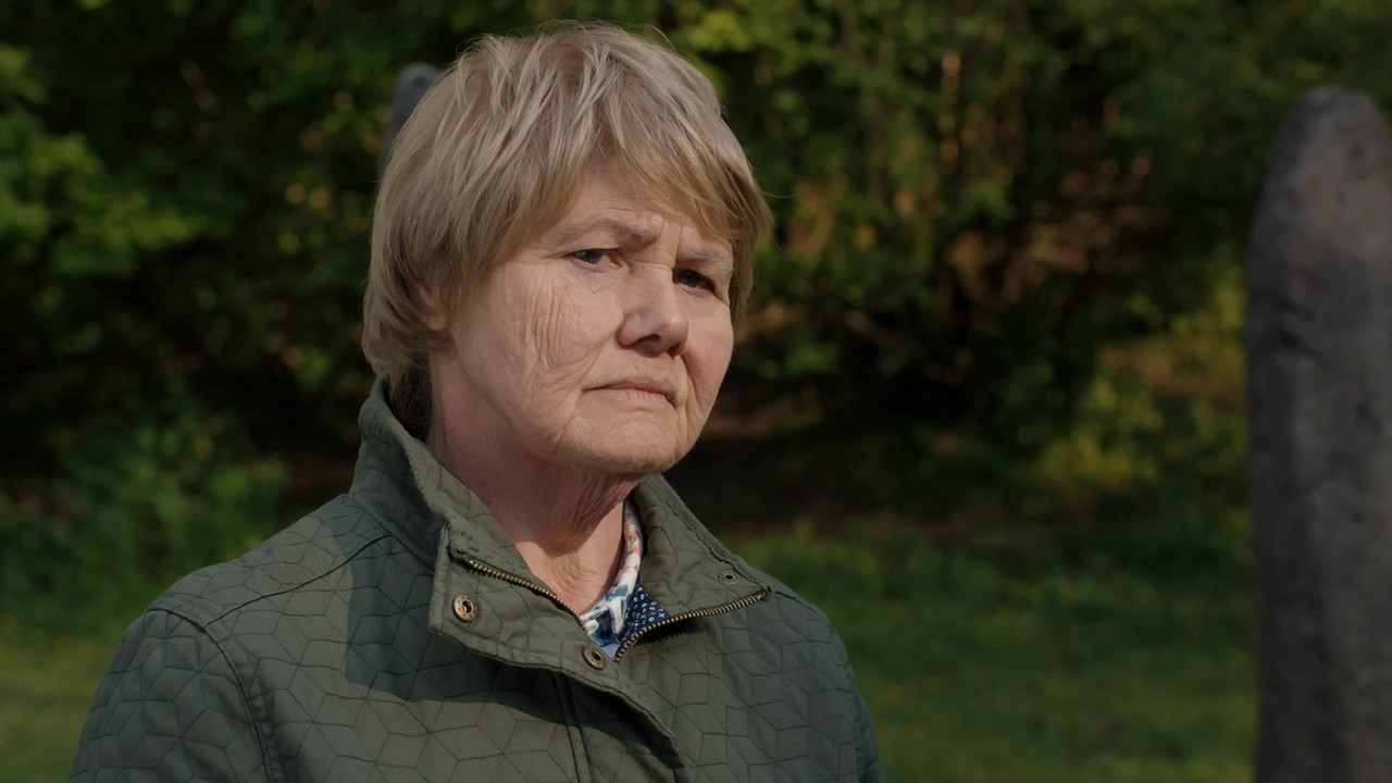 Agatha Raisin (2014) Season 2 S02 (1080p AMZN WEB-DL x265 HEVC 10bit EAC3 2.0 MONOLITH) [QxR]