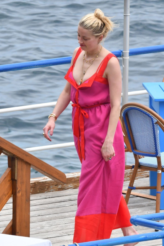 amber-heard-in-bikini-at-a-yacht-on-amalfi-coast-07-27-2019-2