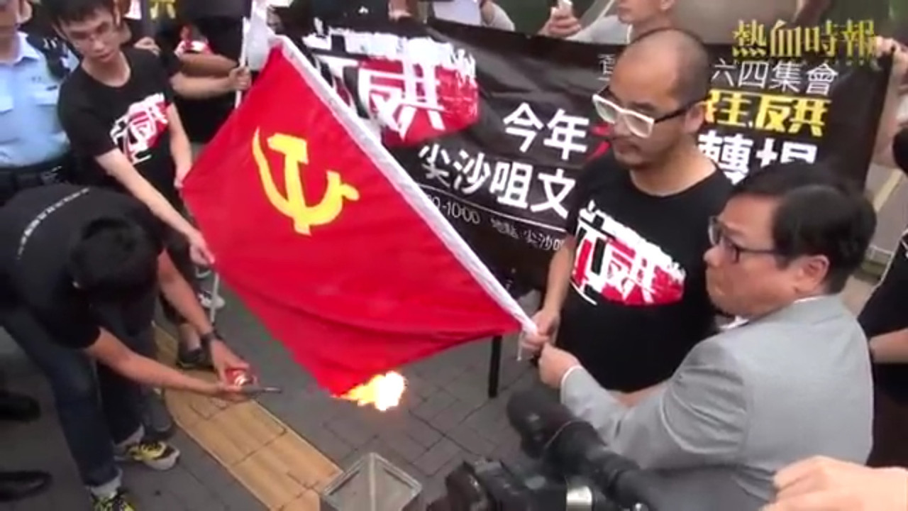 港人黃洋達焚燒苏联国旗,怎么办？