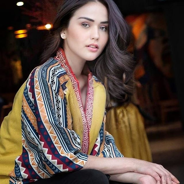 7 Potret Senk Lotta di usia kepala tiga, cantik dan memesona