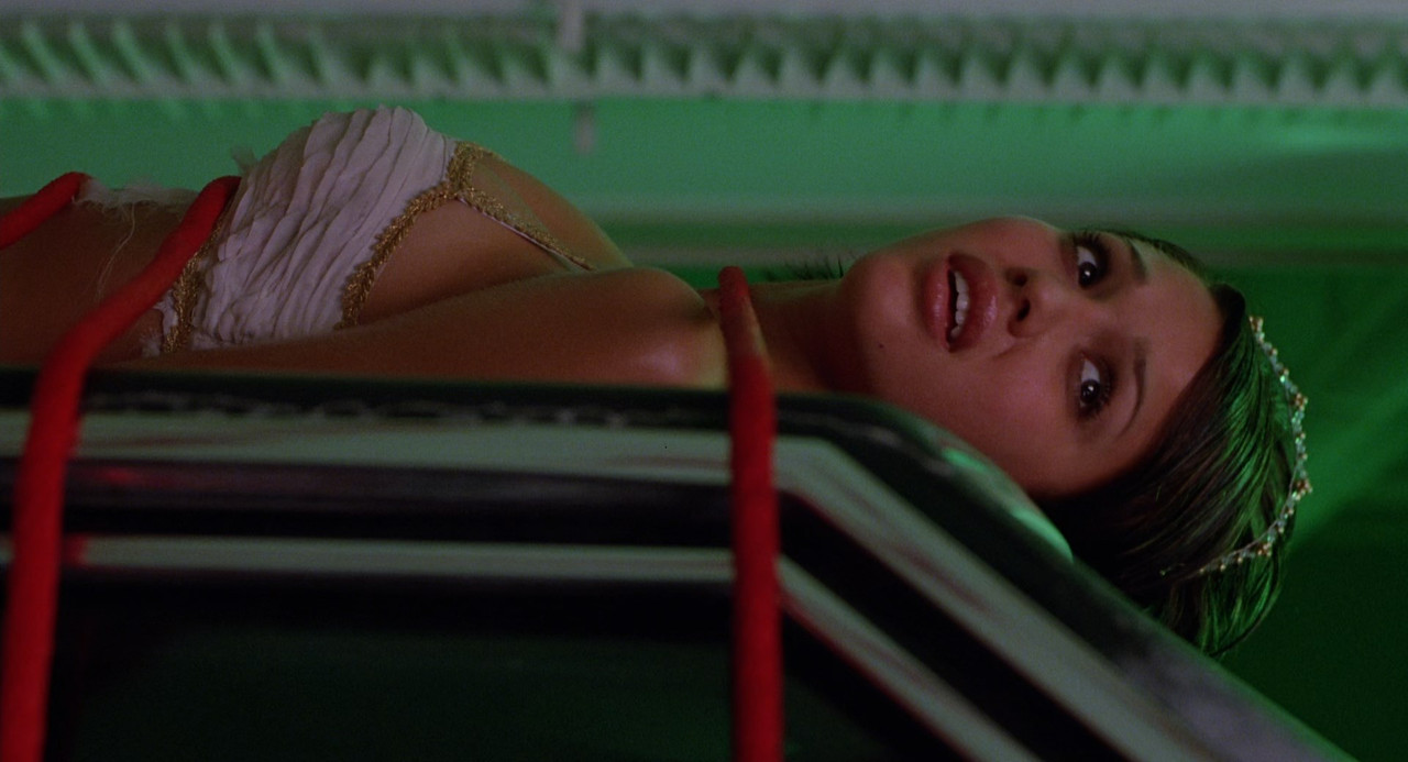 Idle Hands 1999 (1080p x265 10bit Tigole).mkv_snapshot_01.24.03_