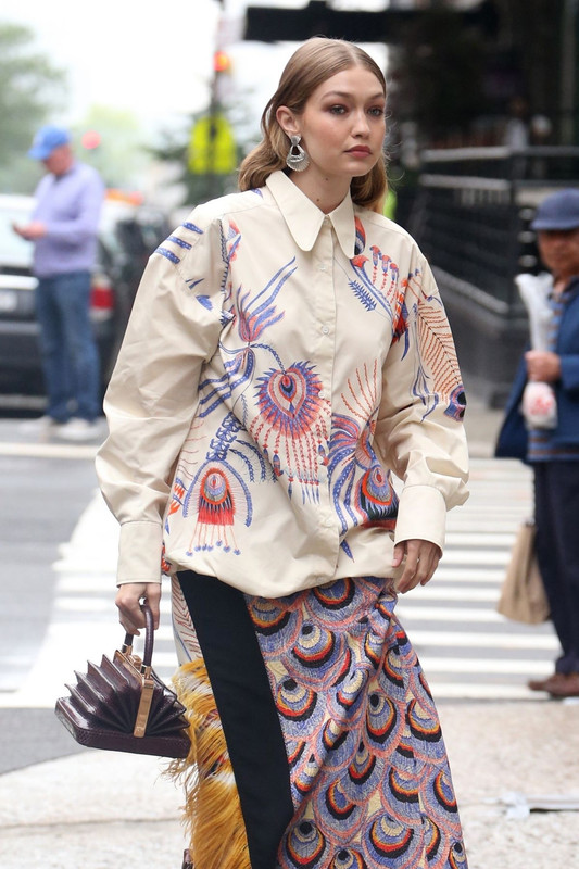 gigi-hadid-on-the-set-of-a-photoshoot-in-new-york-05-31-2018-25