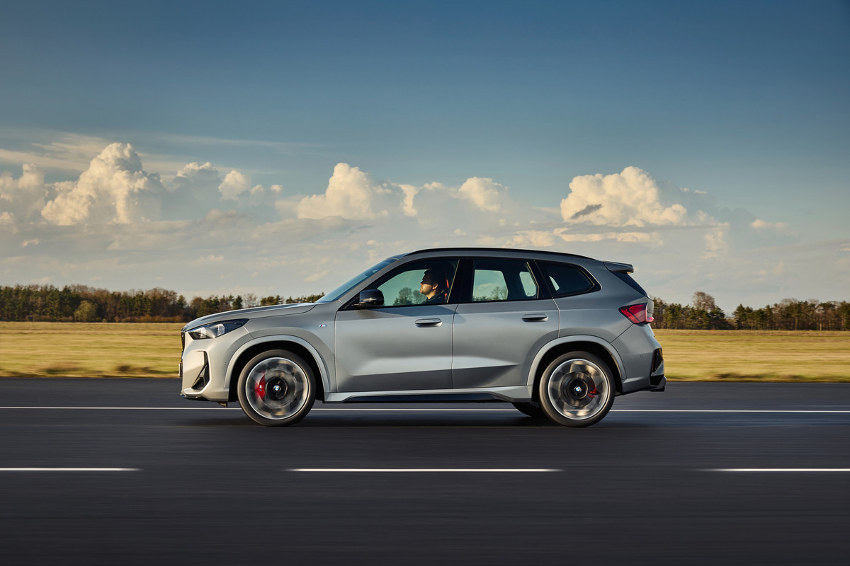 P90509769_highRes_bmw-x1-m35i-m-frozen