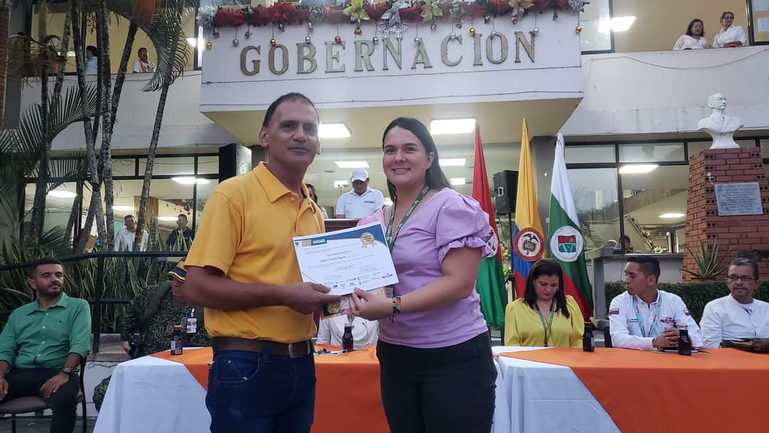 Ceremonia de certificación con la Gobernación — Profesor de informática
