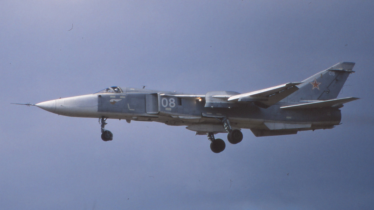 11 ORAP Su-24MR 08 White_0515328 (2)