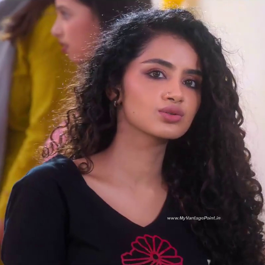 black-tshirt-look-anupama-parameswaran-in-tillu-square-2024