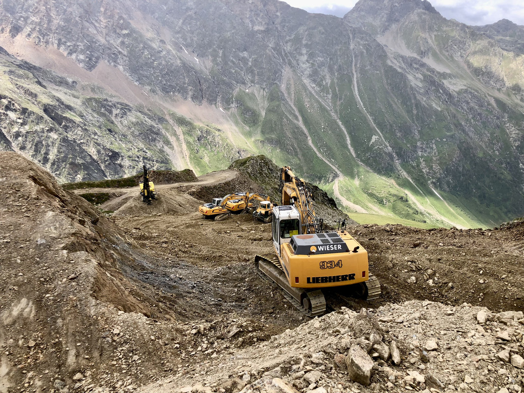 8A11F53D-2DAA-4A25-AD21-74F300C4D930