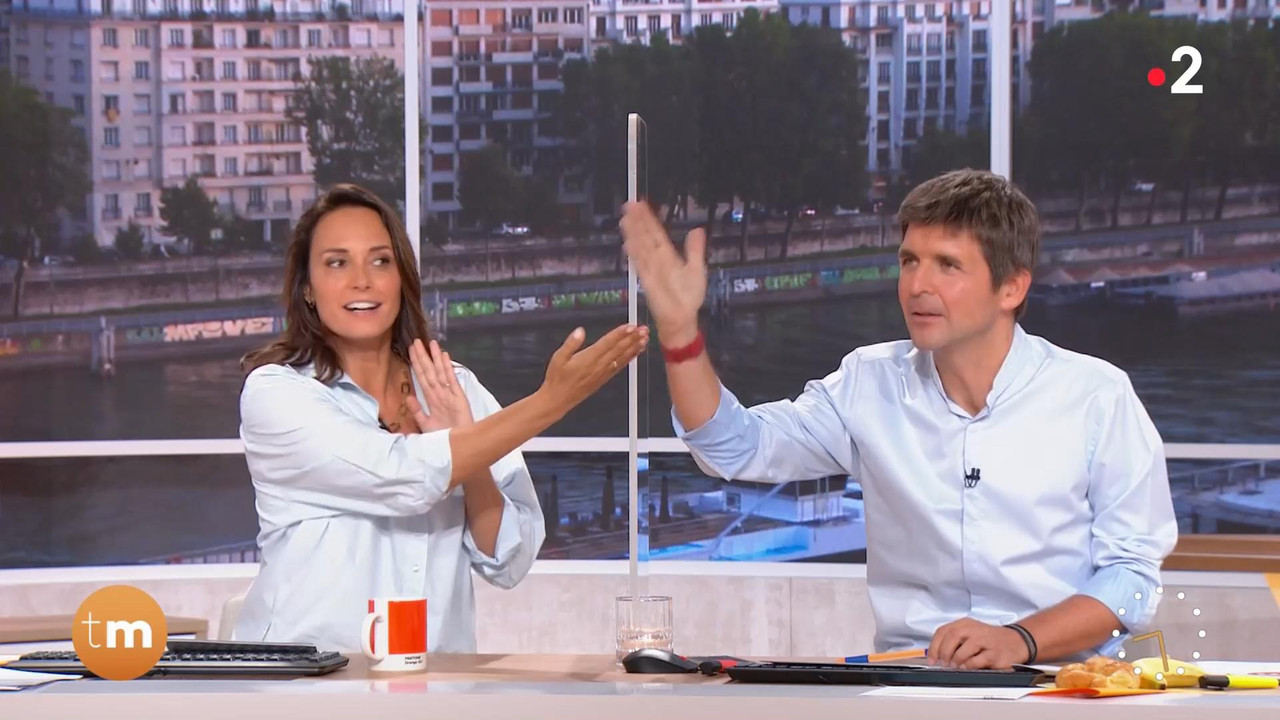 08.23 - 05.30.00 - Télématin. «Télématin» et la matinale de France in..._001.ts_snapshot_00.41.57_[2