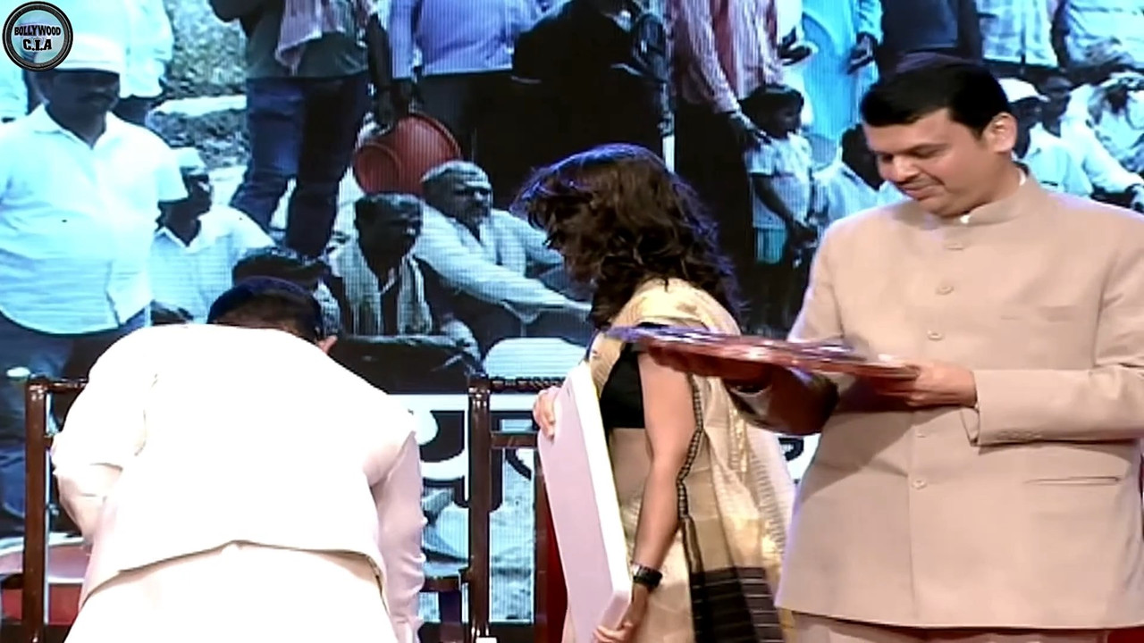 Amir Khan daughter ira khan navel slip.mkv_snapshot_00.12.106