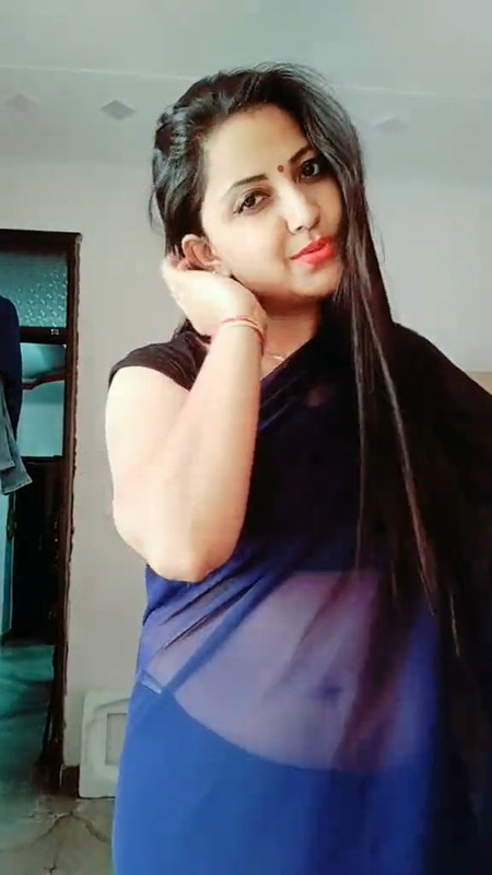 beautiful aunty navel.mp4_snapshot_00.02.190