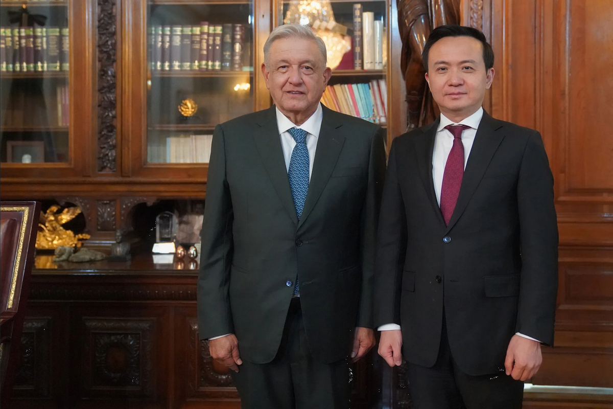 AMLO se reúne con embajador de China en México