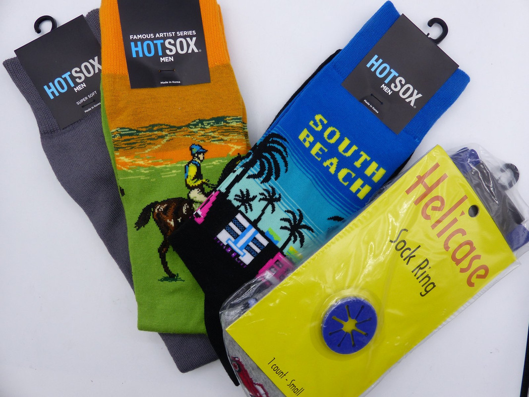 LOT OF 4 HOT SOX HM600103 HM400013 MENS MIXED SOCKS SIZE 10-13 ONE W/ SOCK RING