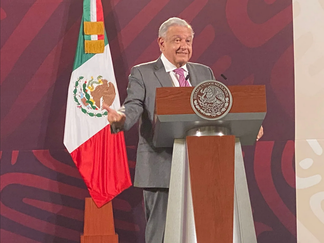 AMLO confirma renuncia de Adán Augusto para contender por la candidatura de Morena