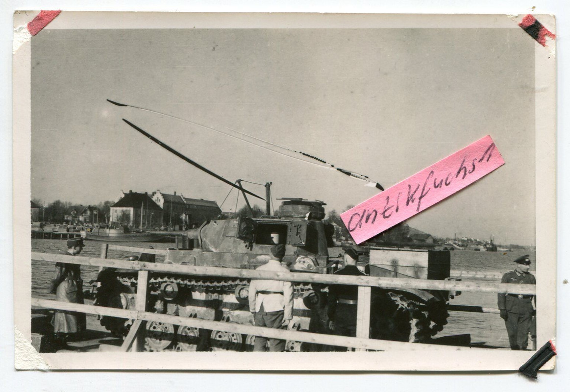 Deut. Panzer auf eine Fähre bei Oslo in Norwegen