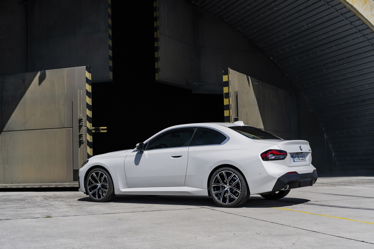 BMW220i(2)