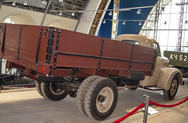 УралЗиС-355М1