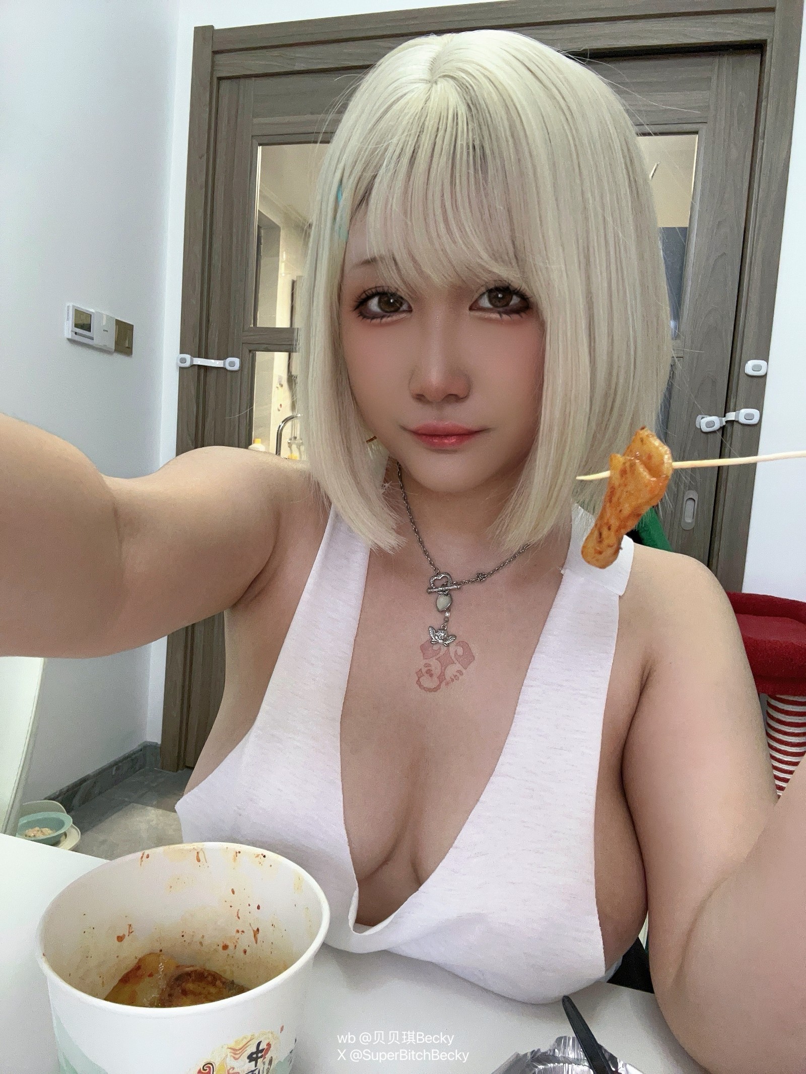 贝贝琪 Becky 热裤主题 Cosplay 写真合集｜街拍风高清摄影（37P｜226MB）插图