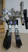 MP-29-Megatron-In-Hand-images-03
