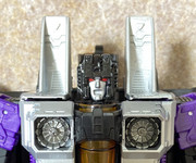 Earthrise-Thundercracker-Skywarp-02