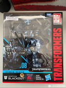 Studio-Series-Hasbro-China-Battle-Damaged-Blackout-01