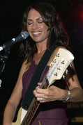 susanna-hoffs-b56