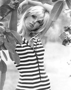 Britt-Ekland-mc82