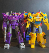 Cyberverser-Deluxe-Optimus-Prime-25