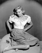Lola-Albright-a83