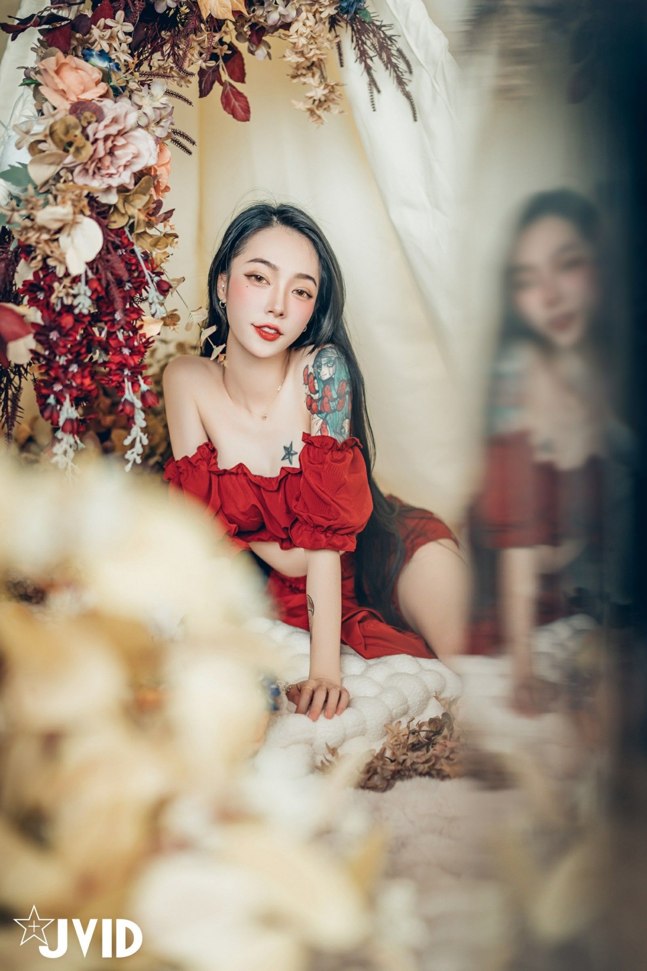 jvid 飄 飄《女神比基尼》美女写真，躺在浴缸场景，尽显性感姿态插图