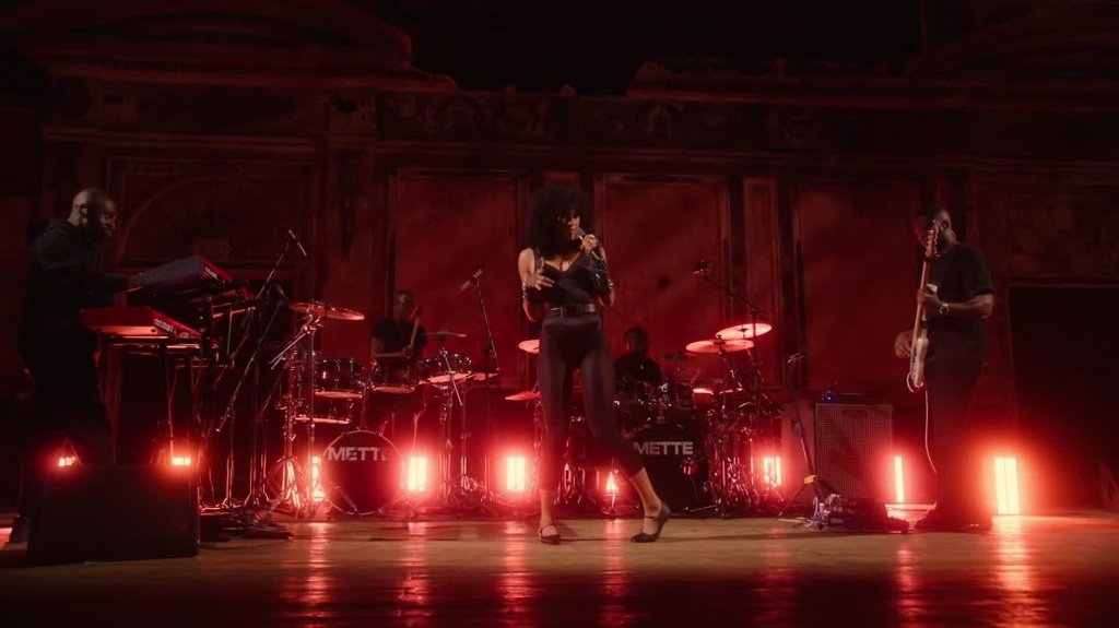 [Image: gbh034fq3ppk.jpg]