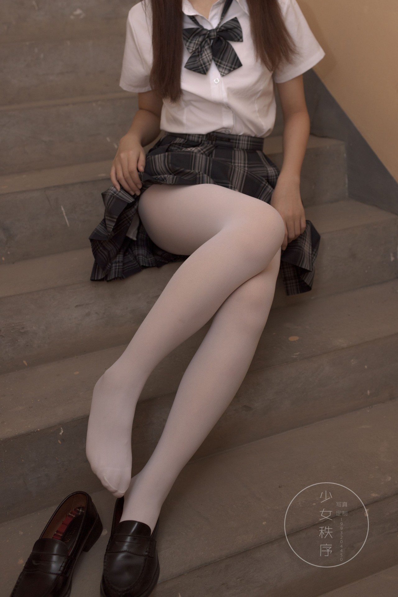 少女秩序r18《内部定制 003》，一双白丝诱脚，让男人想吃的感觉插图2