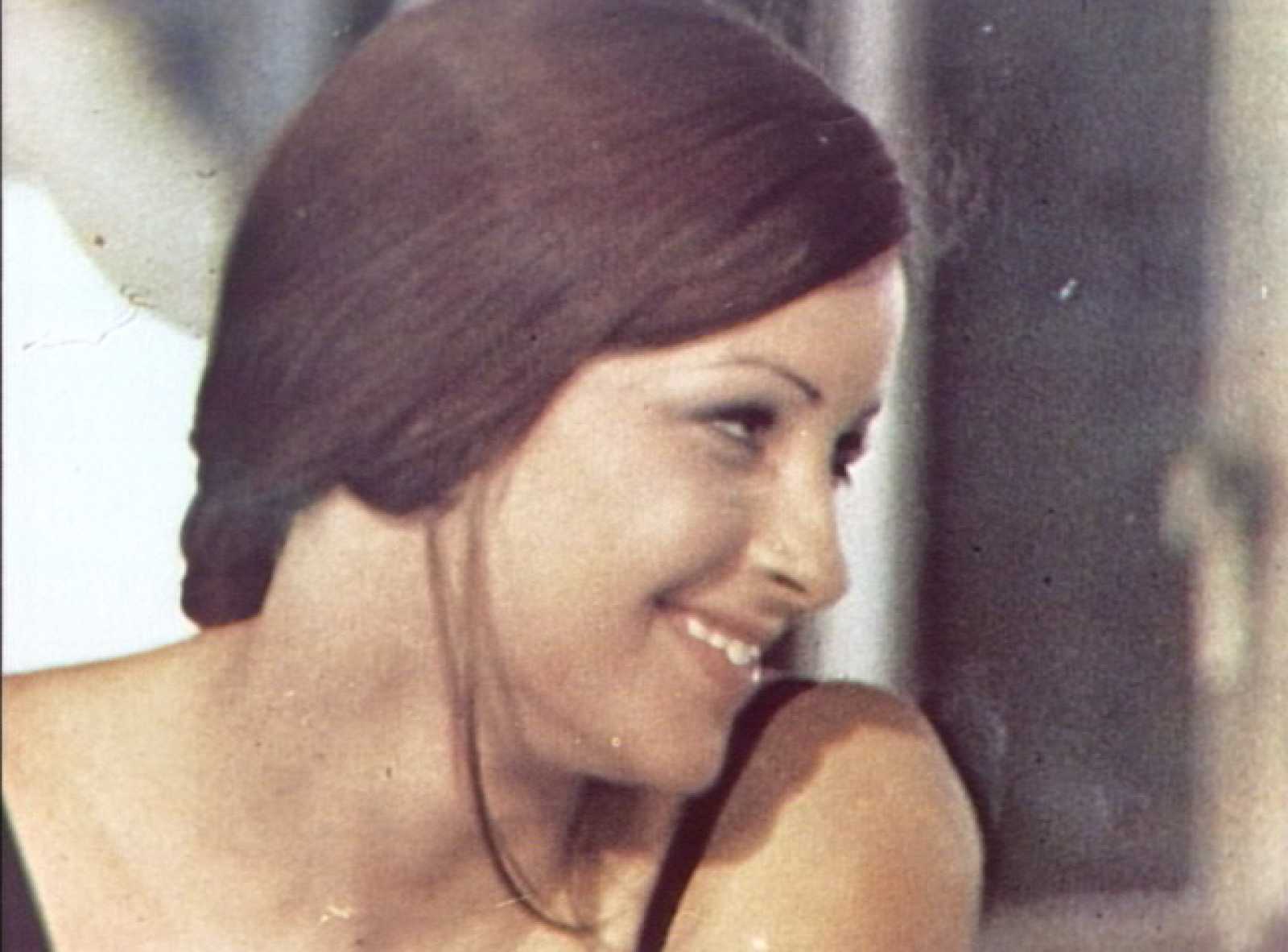 amparo munoz, miss universe 1974. † 1032548-w-1600-preview-1298907356023