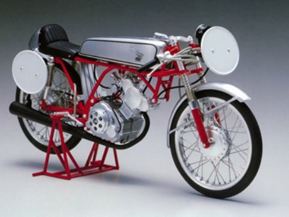 WOW EXTREMELY RARE Honda CR110 Cub Racing 1962 Silver Red