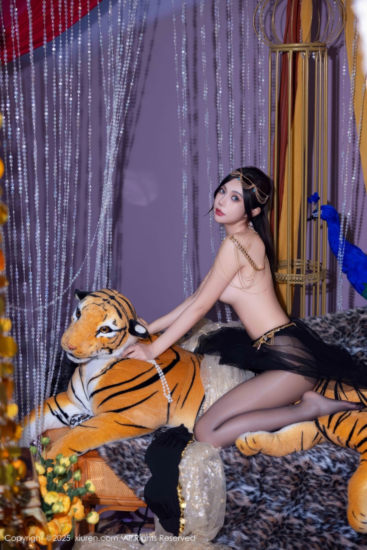 绮里嘉黑色露肩上衣图集79P，时尚造型与舞台感的华丽碰撞插图7