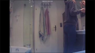 [Image: Voyeur47495121954.jpg]