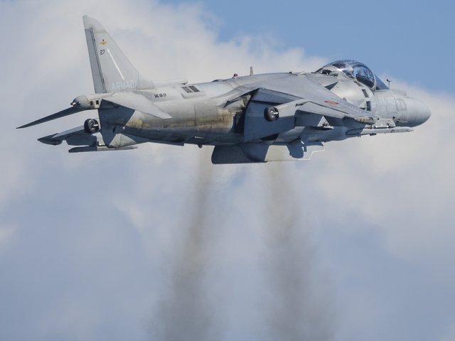 https://i.postimg.cc/Jh2HYct7/Spanish-EAV-8-B-Harrier-II-Cobra-27448607244-cropped.jpg