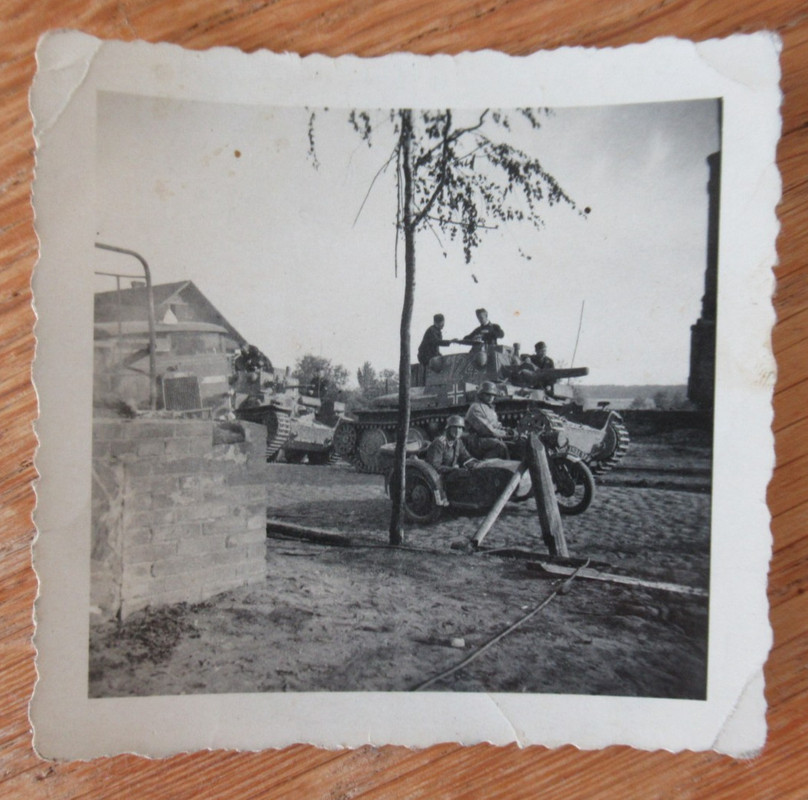 Foto deutscher Panzer mit Turmnummer 1124 (2)